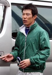 亜大中田の先輩として教育係をかってでた井端（撮影・清水貴仁）