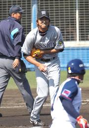 先発の藤川は赤田に右越え２点先制本塁打を浴びる（撮影・宮崎幸一）