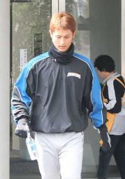 鎌ケ谷を訪れたダルビッシュは、練習のため球場に向かう（撮影・石井克）