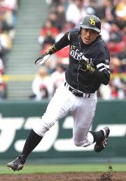 5回、適時三塁打を放ち二塁を駆け抜ける川崎(撮影・藤尾明華)