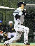 アニキ最年長40歳で400号 - 野球ニュース