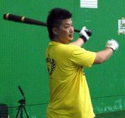 自主トレでフリー打撃を行う横浜村田