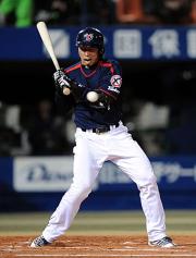 ７回表ヤクルト無死、死球を受ける田中（撮影・山崎哲司）