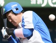 11日オリックス戦で中村は頭部に死球を受ける(撮影・岡潤一)