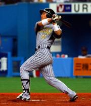 5回表阪神2死二塁、中前に適時打を放つ新井(撮影・上田博志)