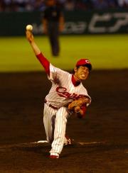 8回2安打無失点でプロ初勝利を挙げた前田健(撮影・倉掛優一)