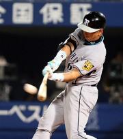 金本は右中間に2点適時打を放ち5安打6打点の荒稼ぎ(撮影・宮崎幸一)