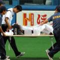 塀内の頭に折れたバット直撃！生還も