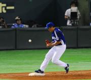 7回裏巨人1死、小笠原道大の一ゴロで一塁にベースカバーに入る山本昌