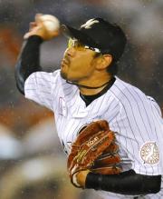 オリックス戦に2番手で登板し好救援で2勝目を挙げた小宮山