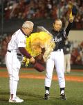 王さん最下位決定も笑顔でさよなら - 野球ニュース