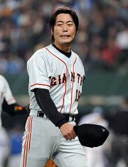 西武に勝ち越しを許し悔しそうな上原