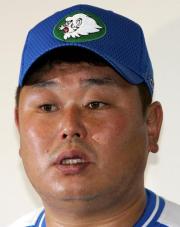 女性暴行問題で会見した大久保コーチ（撮影・沢野健太）