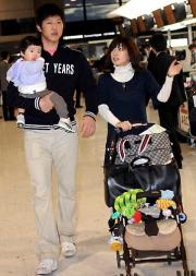 Ｖ旅行でハワイに出発する内海ファミリー（撮影・柴田隆二）