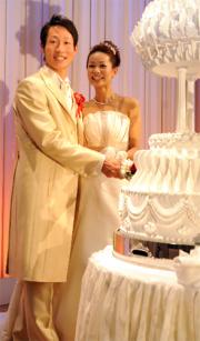 結婚披露宴で笑顔の広島赤松と寛子夫人