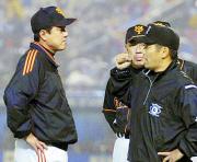 06年6月ロッテ戦、小関が三塁を踏み忘れてアウトの判定に原監督が抗議