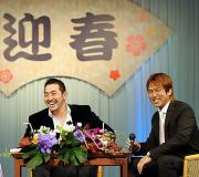笑顔のＧ・Ｇ・佐藤（左）と中島裕之