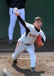ブルペン調整する福田（撮影・小沢裕）