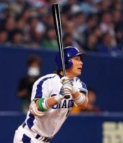 2回裏中日1死一塁、プロ初本塁打を放った野本(撮影・清水貴仁)
