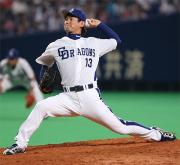 9回、6日ぶりの登板となった岩瀬はセーブを挙げる(撮影・清水貴仁)