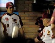8回に阪神打線に捕まった田中は、野村監督の話を神妙に聞く