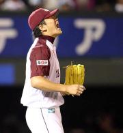 GG佐藤に勝ち越し適時二塁打を許した田中は大声を上げ、悔しがった