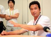 神戸９クルーズ監督を解任された中田氏は目を充血させ会見する