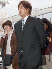 札幌ドームでの記者会見でFAを宣言した藤井(撮影・黒川智章)