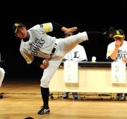 ゴロの処理は「しこ」からと自らしこを踏む川崎