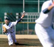 シート打撃に登板し気迫のこもった表情で力投する雄星(撮影・沢野健太)