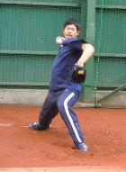 今年初のブルペン投球を行ったDeNA山口(撮影・佐竹実)