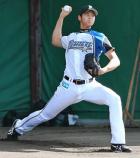 キャンプ初のブルペン投球を行う日本ハム大谷（撮影・野上伸悟）