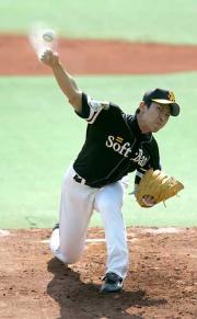 力投するソフトバンク先発の大場(撮影・梅根麻紀)