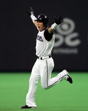 【日本ハム－西武】サヨナラ打を放った高橋（撮影・黒川智章）