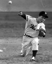 現役時代の森中千香良投手（１９６４年撮影）