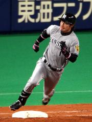【中日－阪神】３回、鳥谷は二塁打を放つ（撮影・加藤哉）