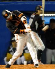 【ヤクルト－巨人】４回、ラミレスはソロ本塁打を放つ（撮影・下田雄一）