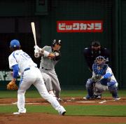 【西武－日本ハム】涌井から先制の適時打を放つ稲葉（撮影・野上伸悟）