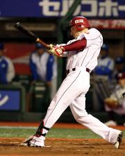 【楽天-西武】2回、リックは3点本塁打を放つ(撮影・浅見桂子)