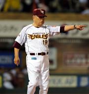 【楽天-オリックス】12回、楽天野村監督が判定に抗議(撮影・小沢裕)