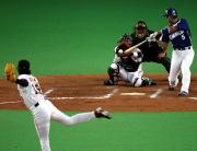 【巨人－中日】８回、上原は和田に適時二塁打を許す（撮影・鹿野芳博）