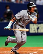 【中日-阪神】9回、金本が右前に適時打を放つ(撮影・清水貴仁)