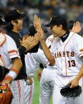 【巨人】上原５回１失点、今季先発初勝利 - 野球ニュース