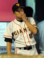 【広島-巨人】連勝ストップに元気がない原監督(撮影・倉掛優一)