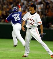 【巨人－中日】決勝適時打を放った中村（撮影・清水貴仁）