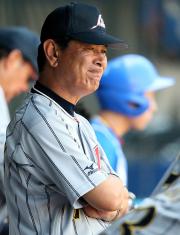 北京五輪の韓国戦での星野監督(撮影・田崎高広)