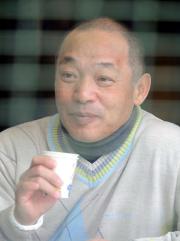 合同トライアウトを視察する中日・落合監督(撮影・山崎哲司)