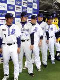 横浜が白基調の“シンプル”新ユニホーム - 野球ニュース