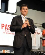 アディダスパフォーマンスセンター渋谷を訪問した原監督(撮影・小沢裕)
