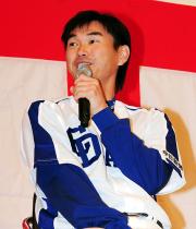 常滑競艇でトークショーを行った岩瀬（撮影・清水貴仁）